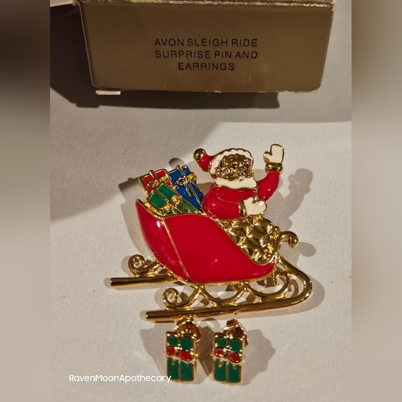 Avon Christmas Pin and Earring Set - Picture 1 of 3